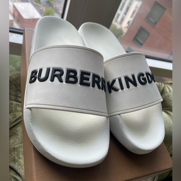 Burberry Kingdom LOGO SLIDES - Picture 3 of 16
